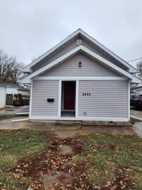 Building Photo - 2 Bedroom 1 Bath Home With 2 Stall Garage