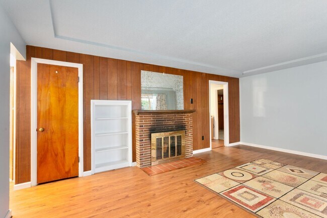 Building Photo - AVAILABLE FOR RENT – Beautiful 4BD / 2BA Home in Tacoma!