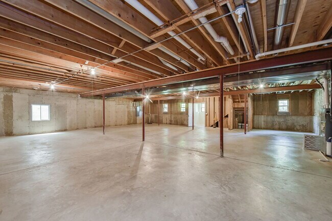 Building Photo - 4N382 Mark Twain St