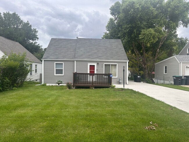 Building Photo - 2130 S 47th St