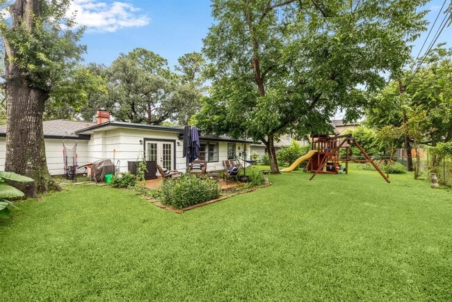 Building Photo - 5127 Mimosa Dr
