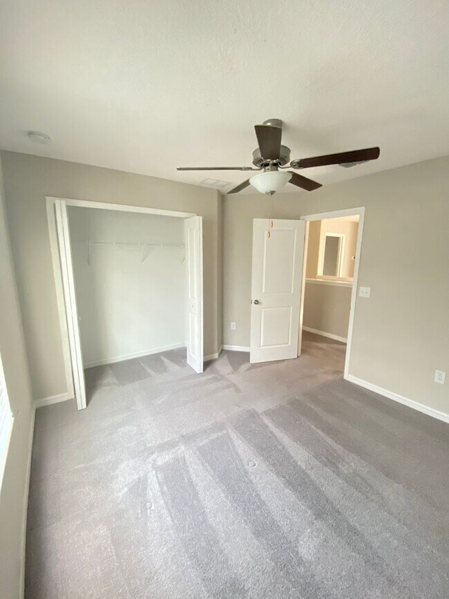 Building Photo - 7012 Samuel Ivy Dr