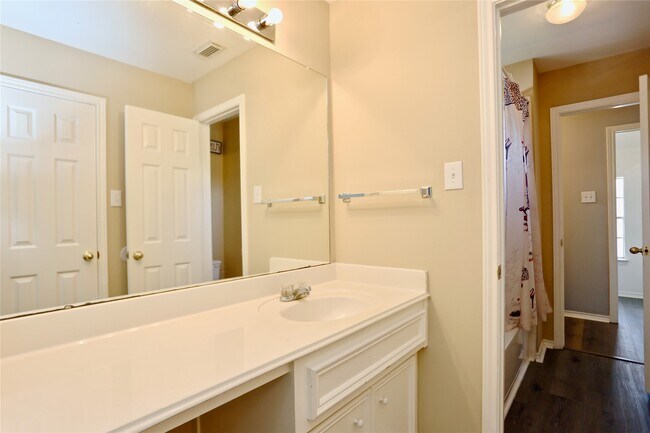 Building Photo - 2515 Hyland Park