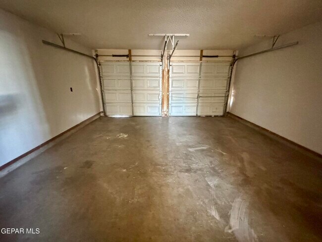 Building Photo - 10828 Quartz St