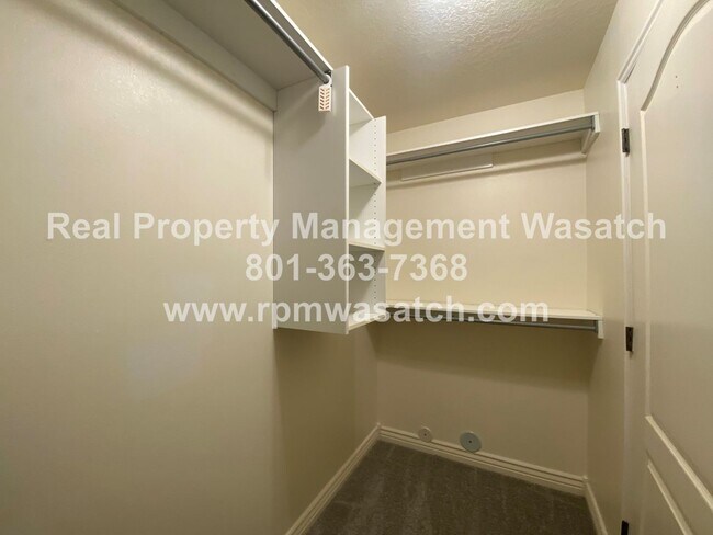 Building Photo - Check Out This Amazing 3 Bedroom 2 Bathroom Condo In Riverton