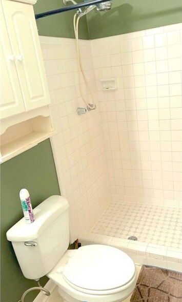 MASTER BATH - 5936 Hammond Dr
