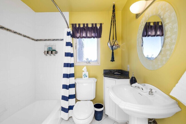 Building Photo - 1605 Lynngrove Dr