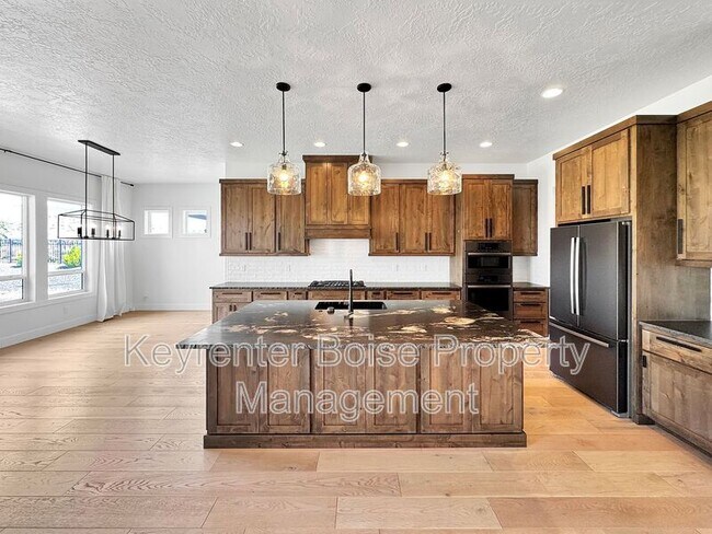 Building Photo - 5298 W Parkridge Dr