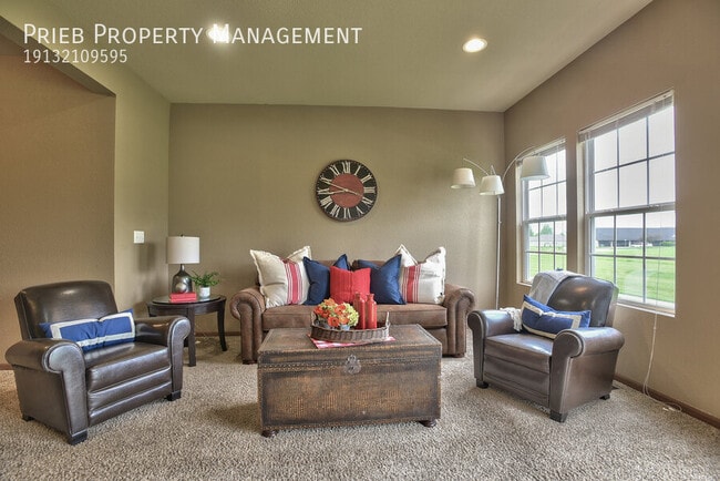 Building Photo - 902 S Woodson Ct