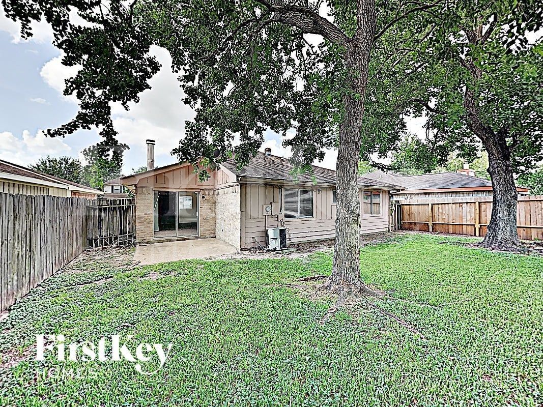 Building Photo - 17326 Davenway Dr
