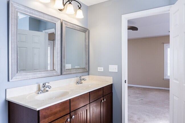 Building Photo - 117 Woodtrellis Ct