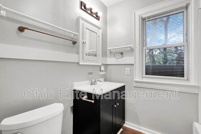 Building Photo - 1038 Forest St