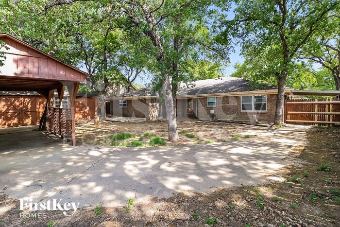 Building Photo - 620 Queens Way