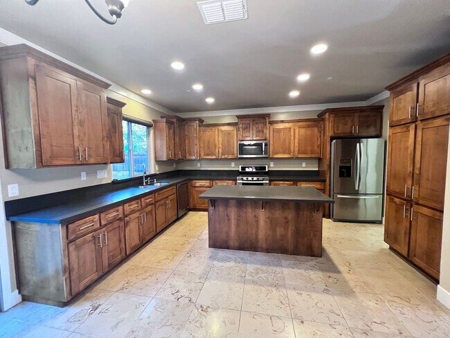 Building Photo - Stunning 3 Bedroom, 2.5 Bath Single Family Home, Gated Community, Beautiful Inside & Out!