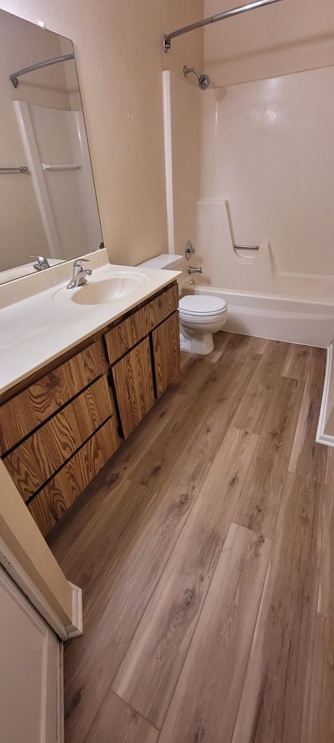 Building Photo - 2 STORY TOWNHOME WITH ATTACHED GARAGE WATER INCL