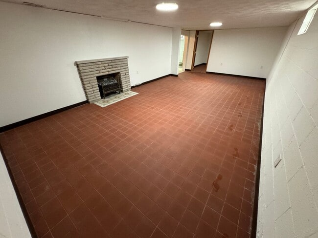 Building Photo - 2770 Tremont Rd