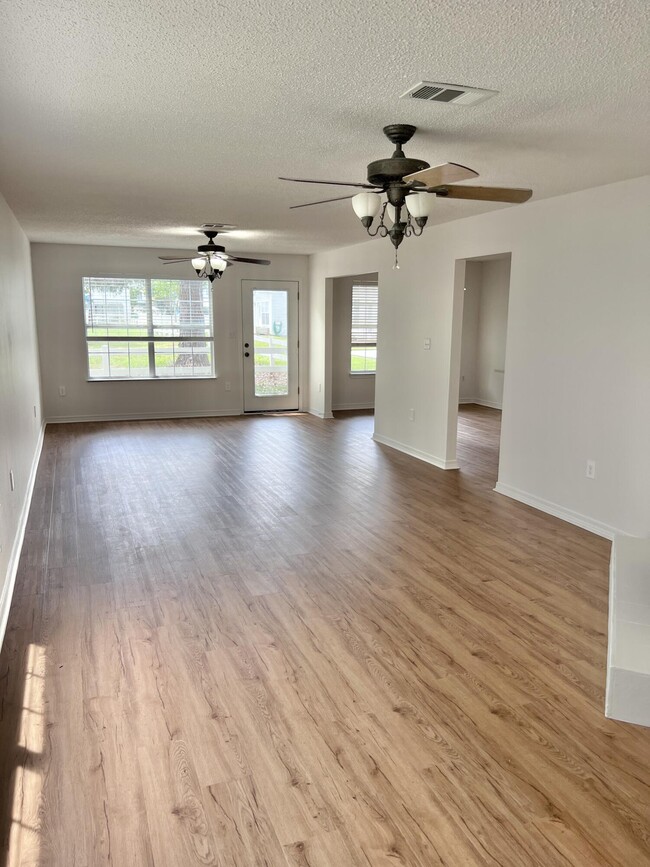 Building Photo - 271 Twin Lakes Ln