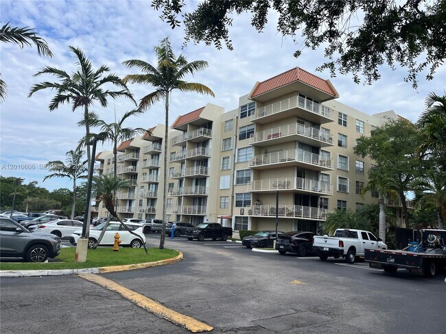 Building Photo - 13120 SW 92nd Ave
