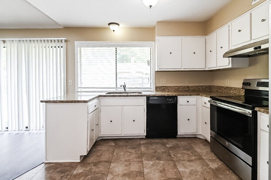 Building Photo - 7914 Terry Franklin Dr