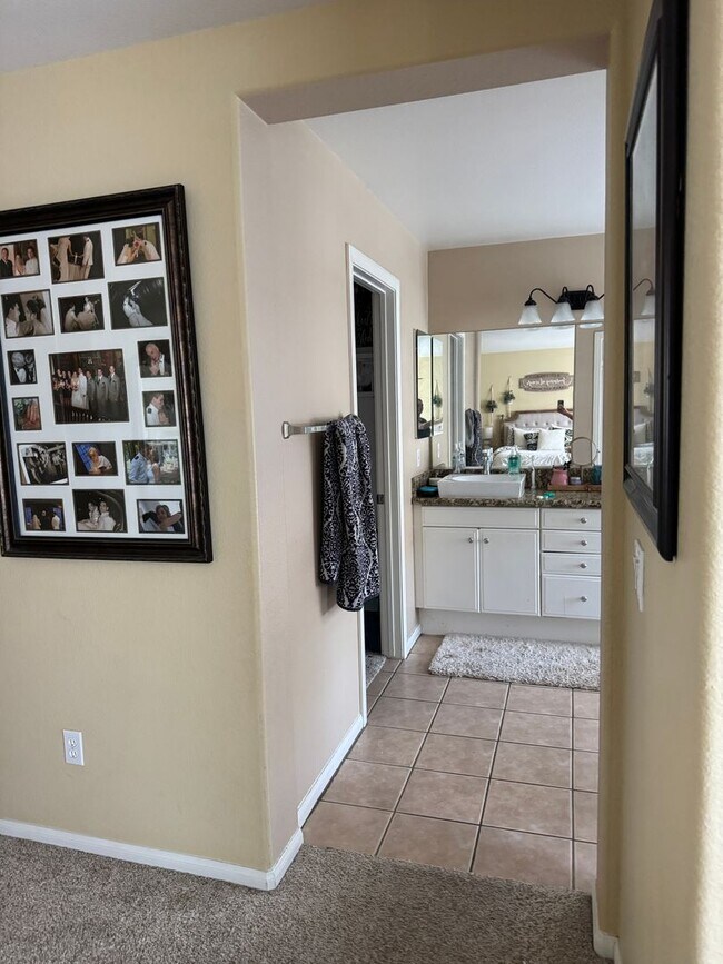 Building Photo - 4BD 2.5BA House with 2 Car Garage