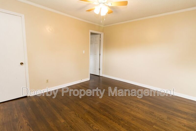 Building Photo - 807 Henderson Ave