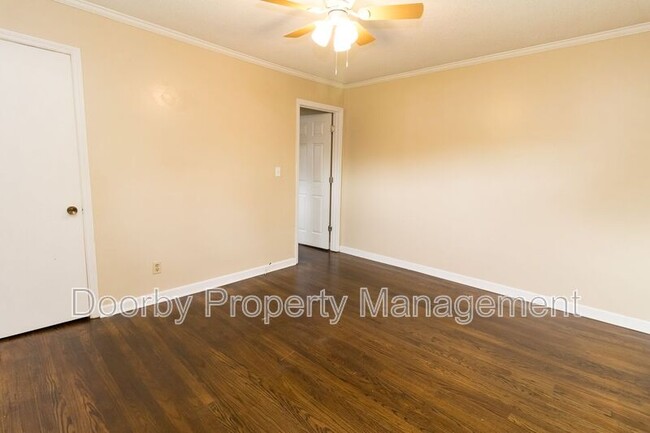 Building Photo - 807 Henderson Ave