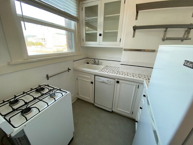 Building Photo - Cozy Carlton Court Studio with In-Unit Washer/Dryer, Walk-In Closet, Dishwasher!