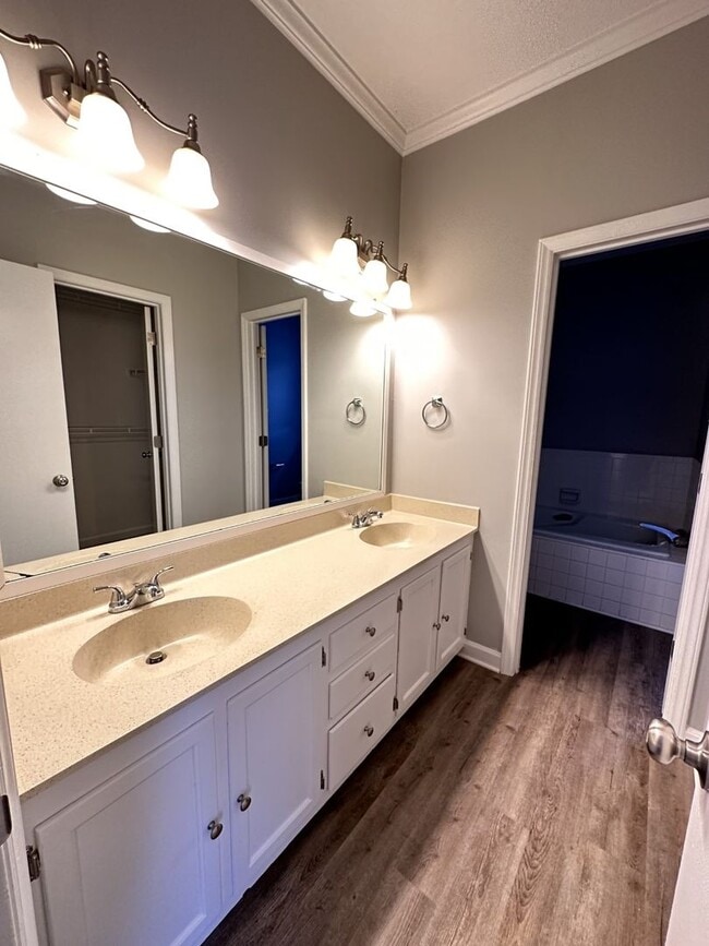 Building Photo - Coming Soon.....Large 2 Bedroom 2 Bath Condo in the Forest Oaks Community!!