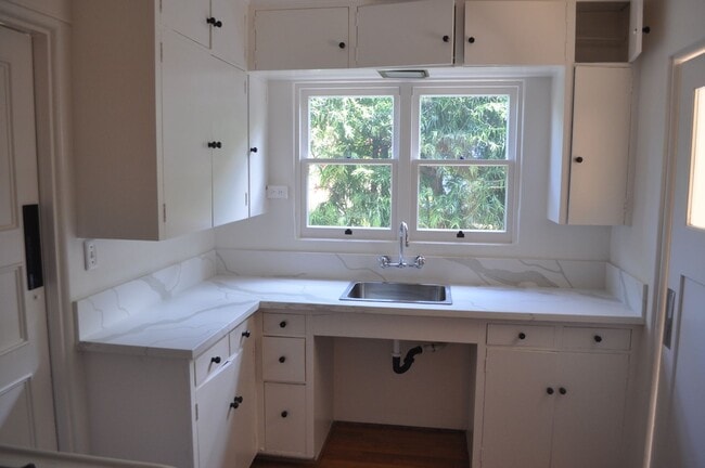 Building Photo - MISSION HILLS 3BR/2BA SPANISH BUNGALOW