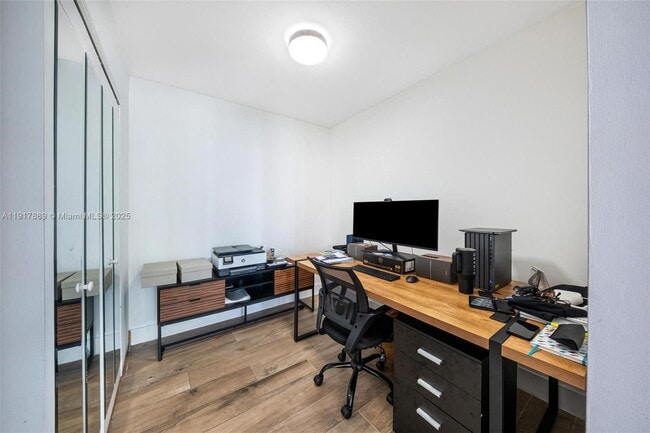 Building Photo - 1541 Brickell Ave