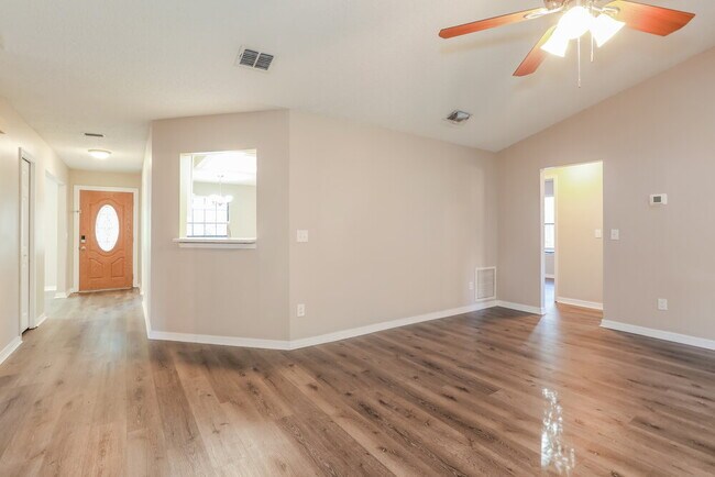 Building Photo - 3667 Lumberjack Cir N