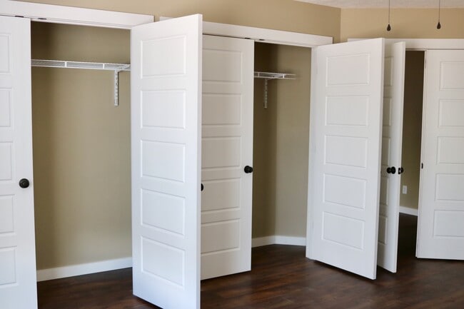 Building Photo - 5 Honey Locust Ln