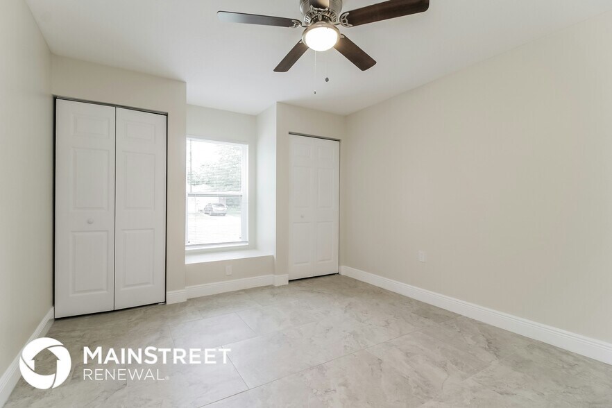 Building Photo - 312 Oak St