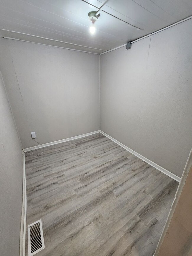 Building Photo - Spacious 3-Bedroom, 2-Bathroom Home AVAILA...