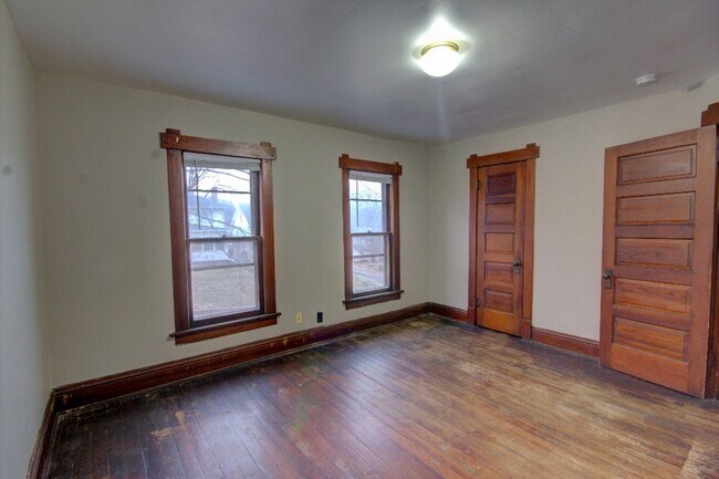 Building Photo - SL AAC907