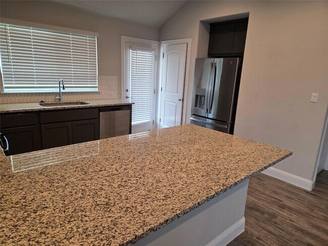 Building Photo - 105 Riverhill Dr