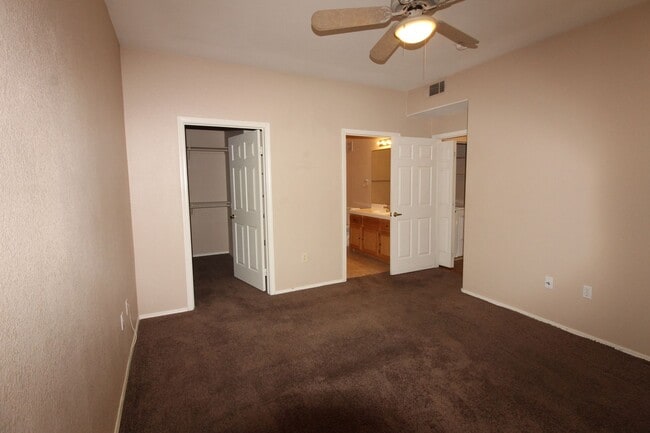 Building Photo - 2 Bedroom Condo Adjacent to Summerlin