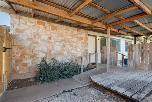 Building Photo - 800 Osage Dr