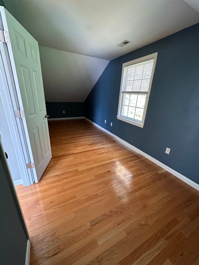 Building Photo - 3 Parkwood Dr