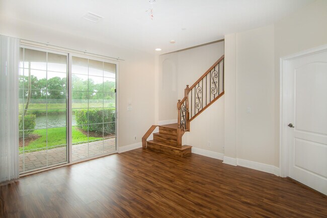 Building Photo - 4573 Artesa Way S