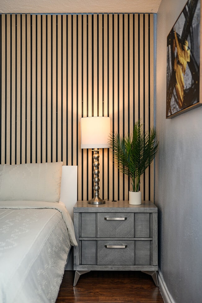 Building Photo - 1250 Stratford Ln