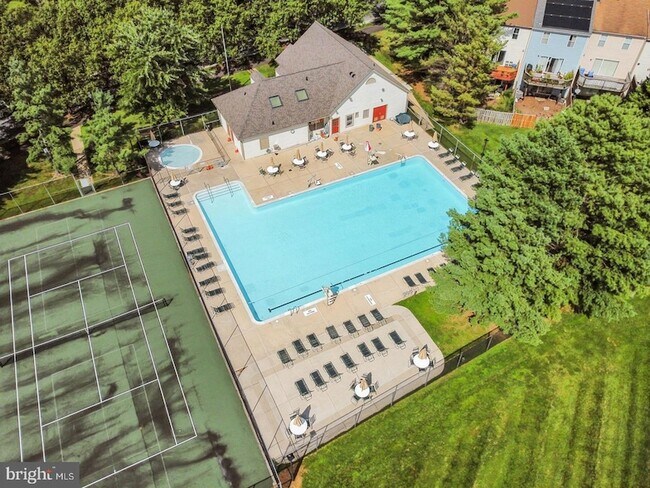 Building Photo - 18005 Sunset Lake Ct