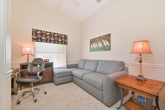 Building Photo - ** 2 Bed/2Bath + Den Condo FULLY FURNISHED...