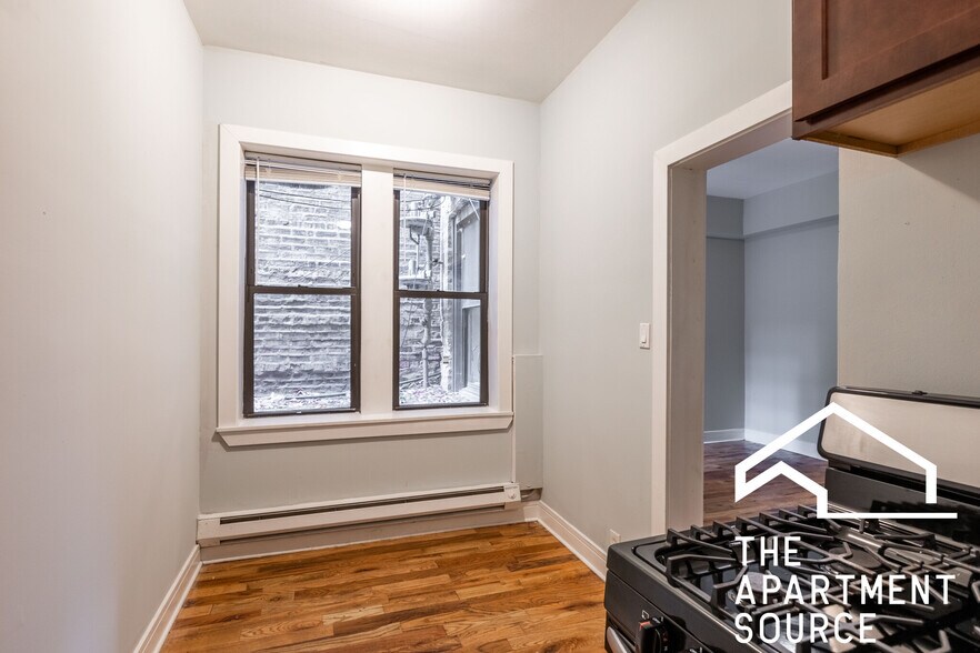 Building Photo - 4635 N Paulina St