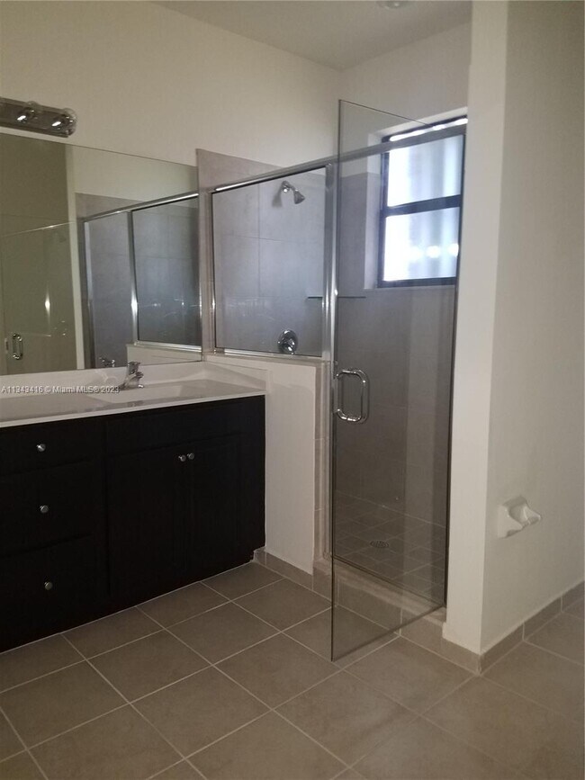 Building Photo - 3741 SE 1st St