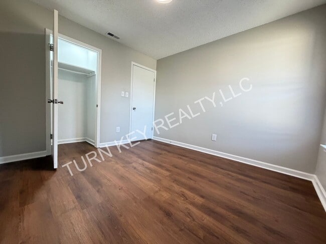 Building Photo - Condo for Rent in Grayson Valley