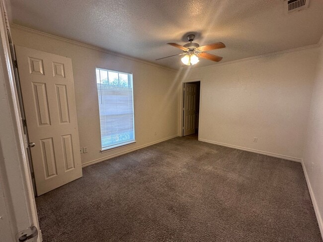 Building Photo - 5/5 House in Small Gated Community Near Ba...