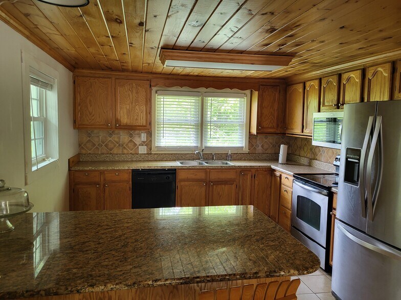 Building Photo - 626 NC Highway 105 Byp