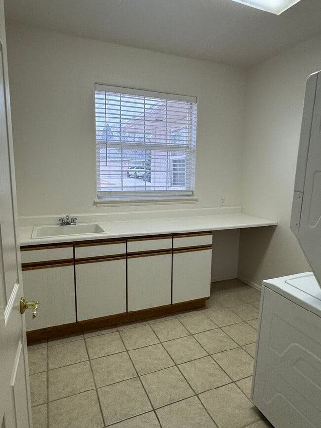 Building Photo - Spacious Single-Level Home in the Redlands w/ Private Yard & Thoughtful Layout!!!