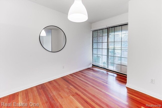 Building Photo - 1631 S Hill Blvd